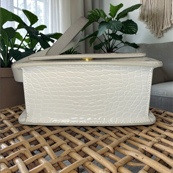 JW Pei Croc Embossed Mini Shoulder Bag Cream Vegan Leather Gold Hardware - Picture 12 of 13
